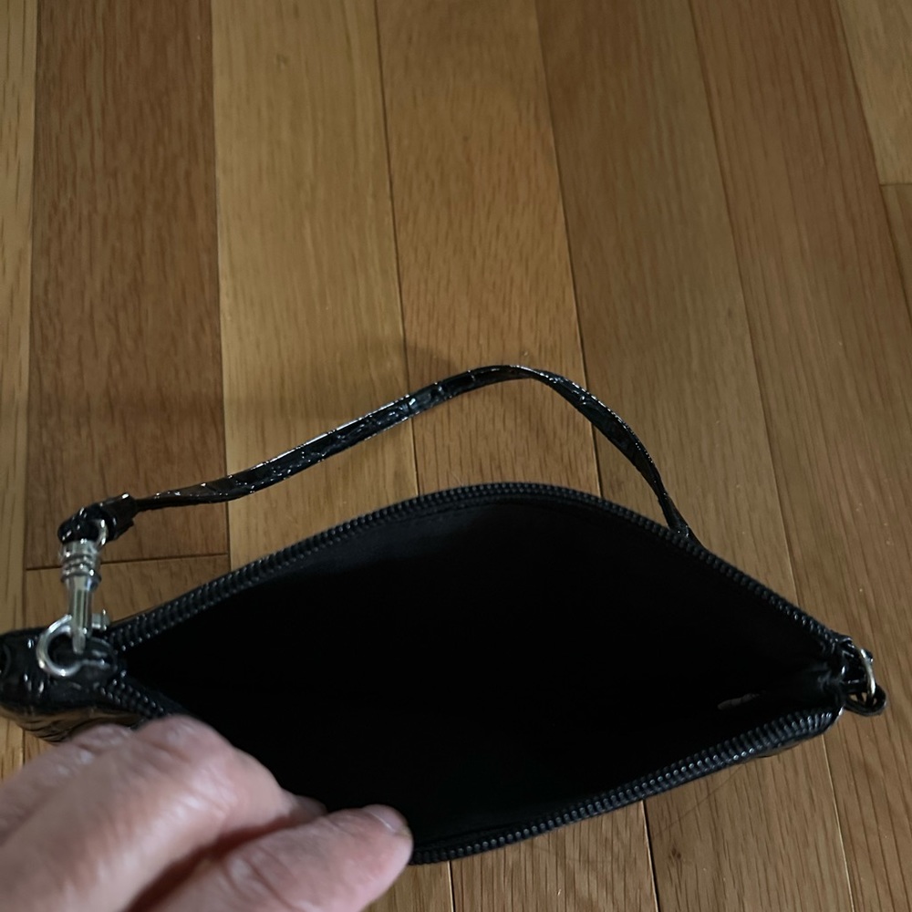Black Patent Leather wristlet. Fits cellphone, cash, credit cards and lipstick. - Picture 3 of 5